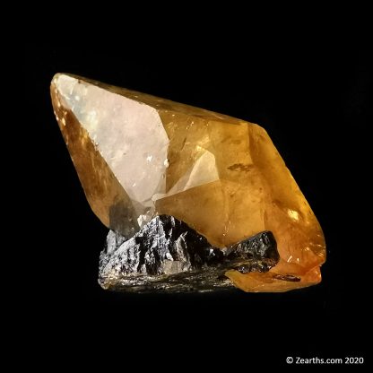 Scalenohedral Calcite Twin on Sphalerite from Elmwood Mine