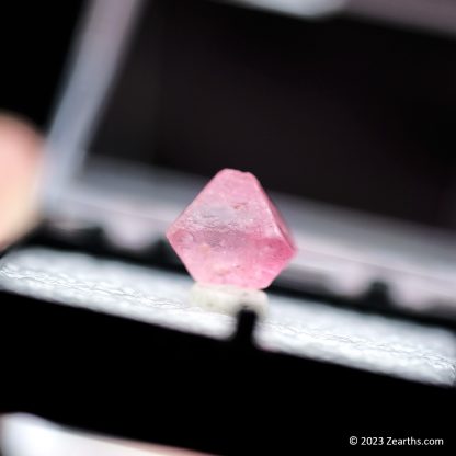 Gemmy Pink Padparadscha Spinel Octahedron Crystal from Mogok, Myanmar